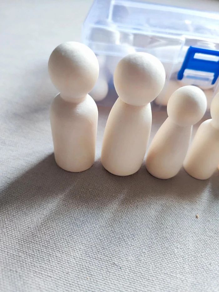 Boîte de 50 poupées en bois - photo numéro 3