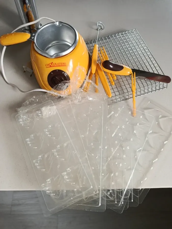 Petite fondue à chocolat électrique avec accessoires chocolatière - photo numéro 1