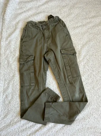 Cargo kaki