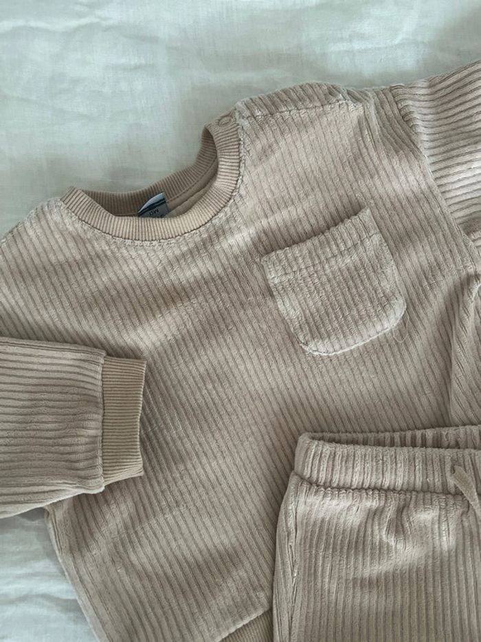 Ensemble survêtement Bébé 12mois - photo numéro 2
