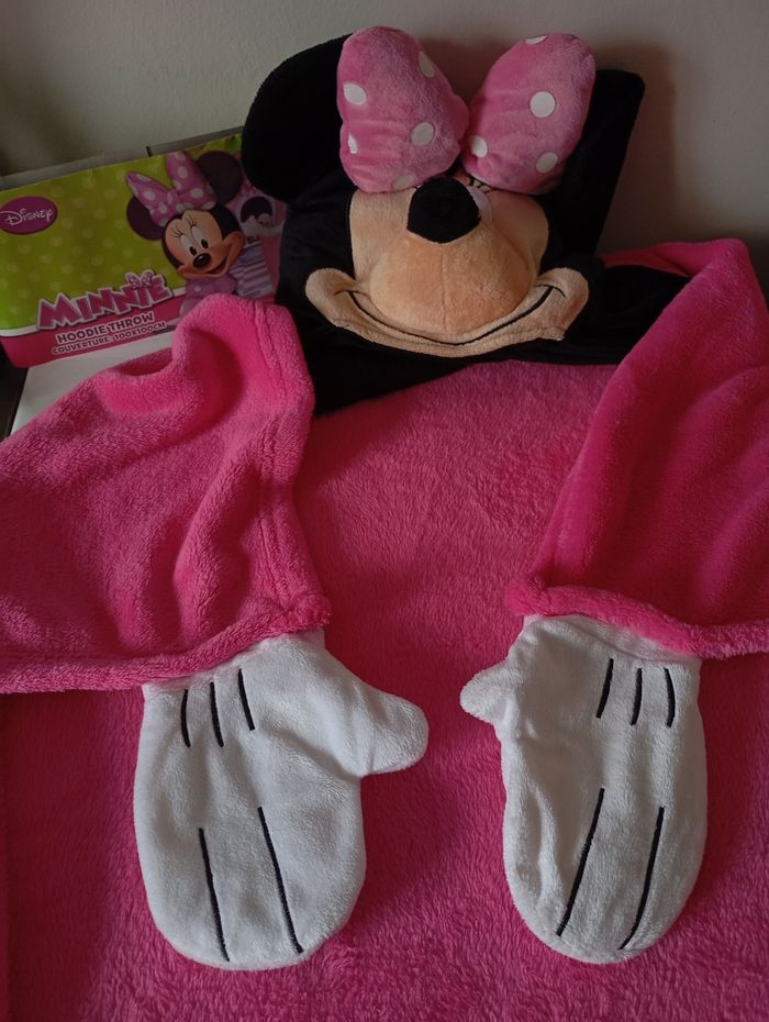 Couverture plaid cape douce . Rose Vif .Disney Minnie Mouse. 100x100 cm. État neuf - photo numéro 2