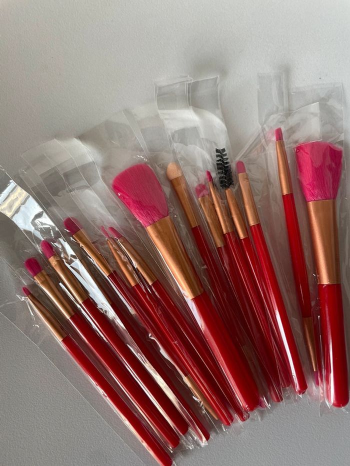 Lot pinceaux à maquillage rouge/rose - photo numéro 2