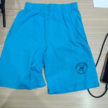 Short bleu