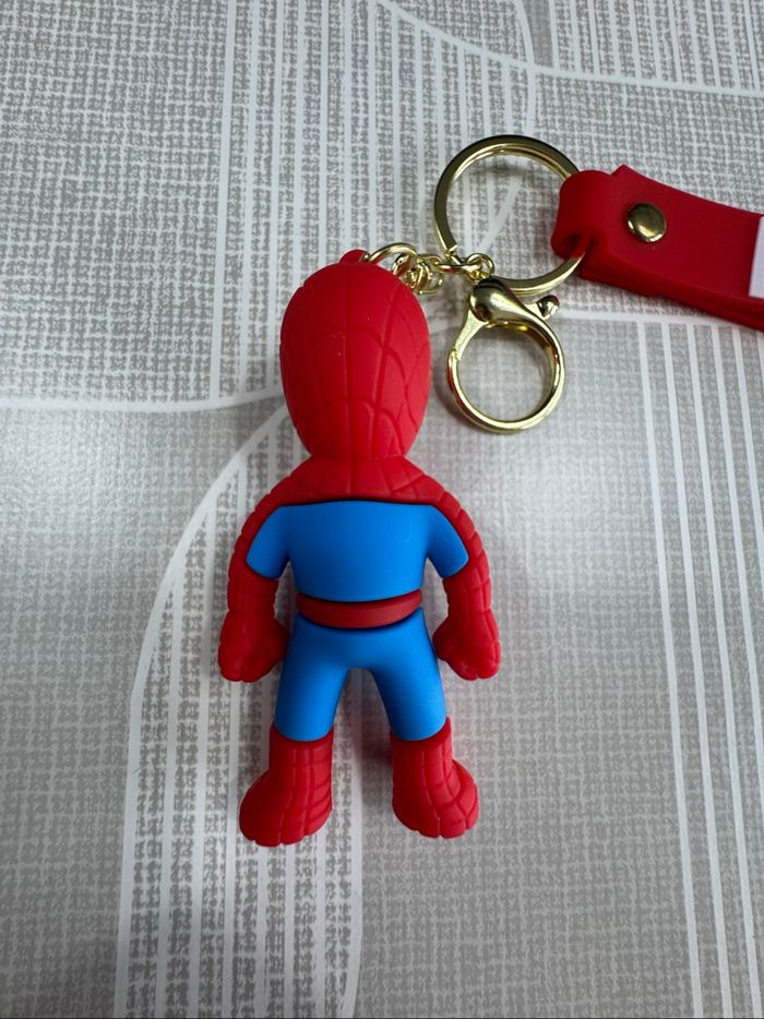 Porte clé spider man🕷️🕸️ - photo numéro 2