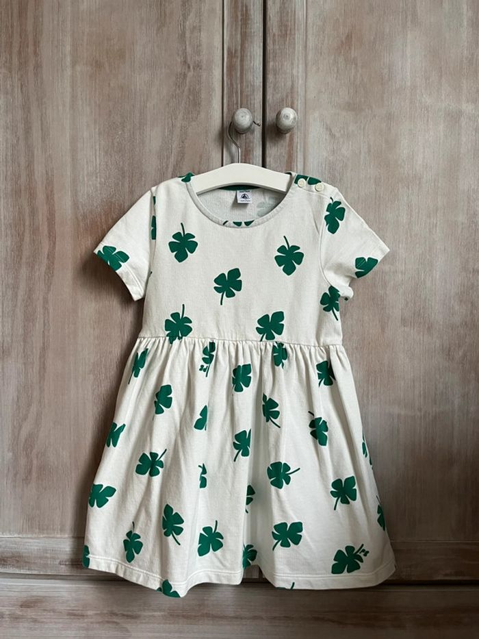 Robe trèfles t.6ans