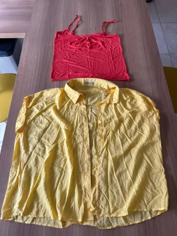 Chemisier manches courtes jaune taille 3