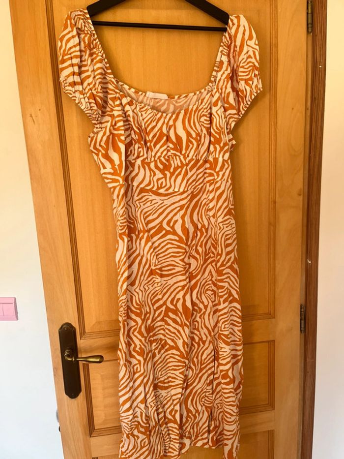 Robe longue zébrée orange femme épaules dénudées - photo numéro 5
