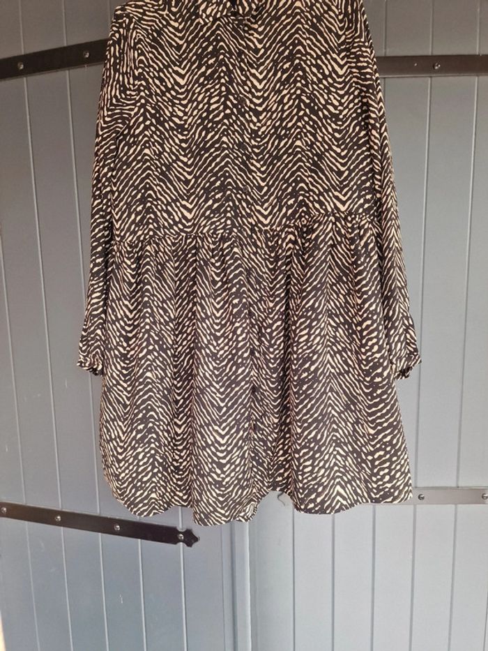 Robe noir motif zèbrée