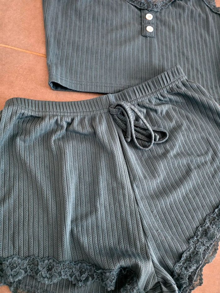 Pyjama short avec dentelles - photo numéro 2