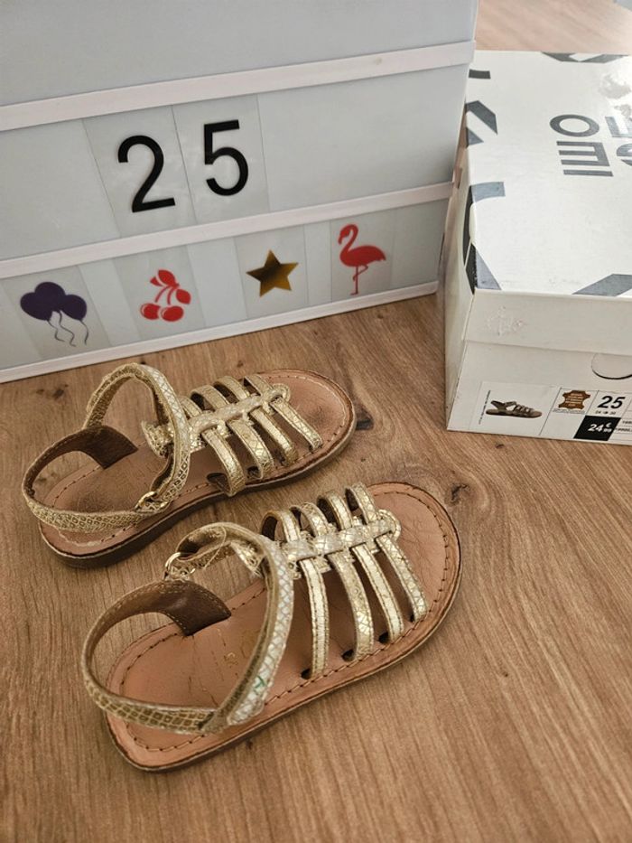 Sandales dorées T25