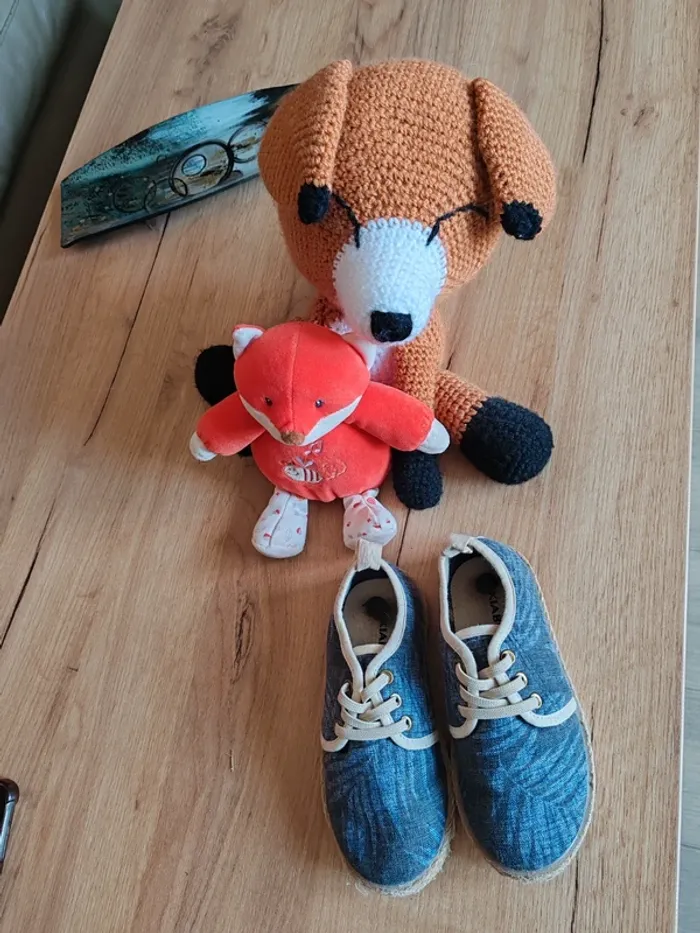 Chaussures espadrilles tbe peu portées 27 2 points noirs intérieurs cause étiquette collée kiabi - photo numéro 4