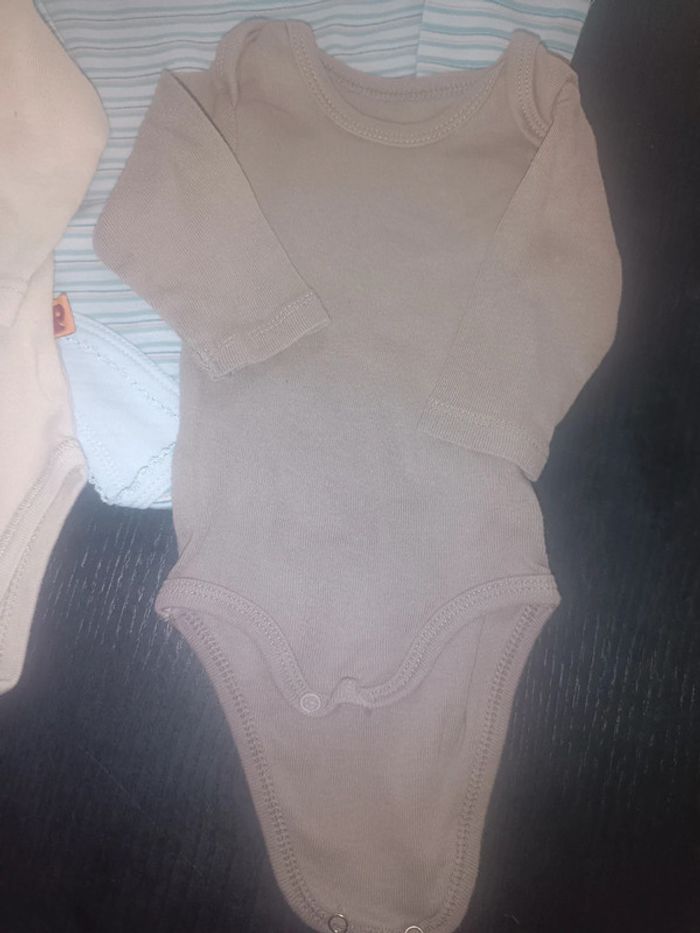 Lot de 6 bodies 3 mois - photo numéro 7
