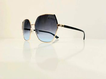 Lunette de soleil femme hexagonale dorée verres dégradés en bleu uvprotection catégorie 2