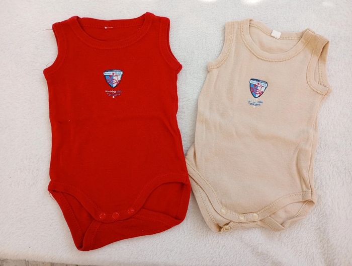 Lot de 2 bodies 3 mois.