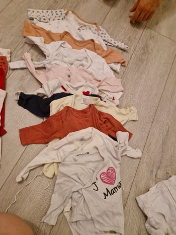 Lot de body 3 mois