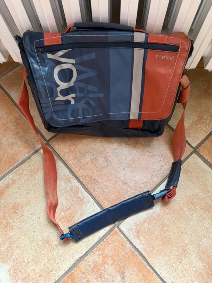Sacoche multi poches ordinateur bleu et orange newfeel
