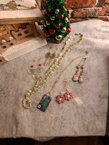 Bijoux résine multicolore magnifiques