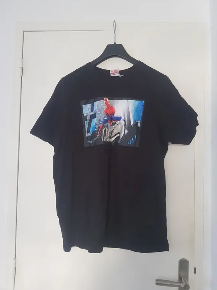 T-shirt unis SpiderMan Taille XL - photo numéro 3