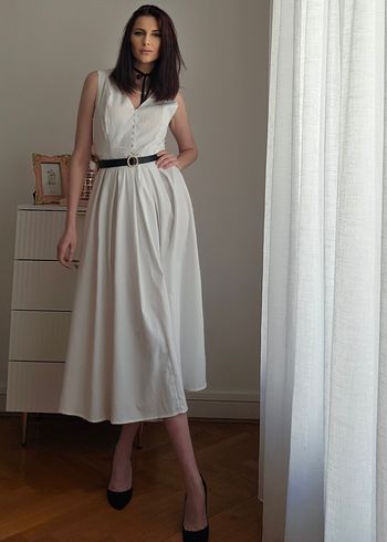 Robe blanche midi patineuse chic neuve jamais portée