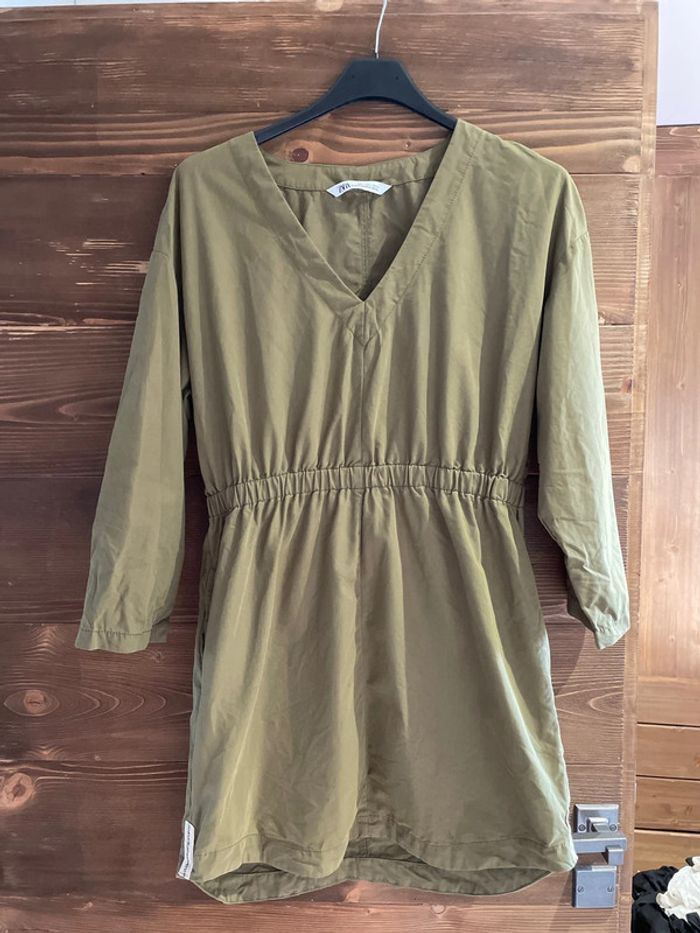 Robe courte kaki Zara