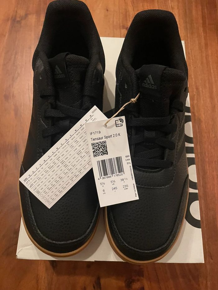 Baskets Adidas training pointure 38,5 - photo numéro 2