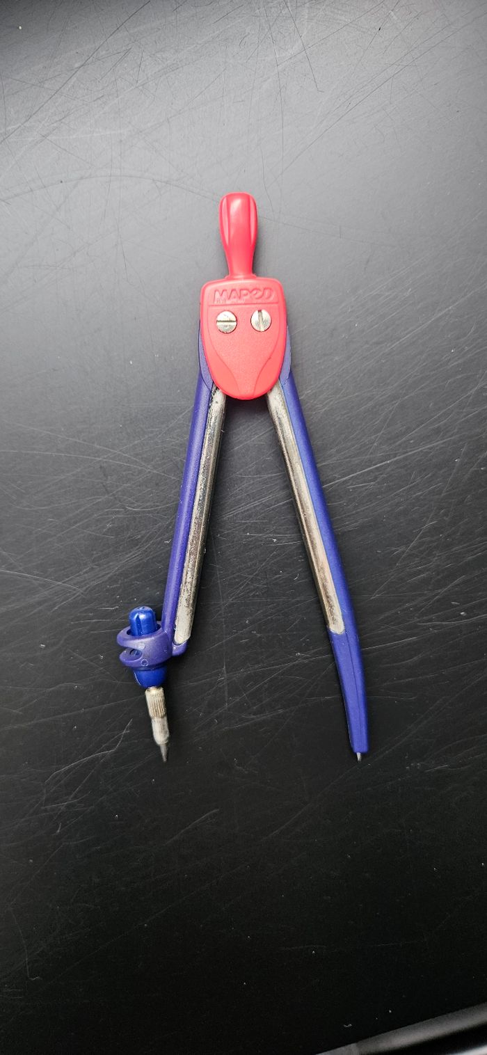 Lot compas avec stylos, mines de rechange et taille-crayons adaptés - photo numéro 8