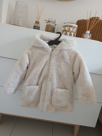 Veste polaire crème à capuche 3 ans