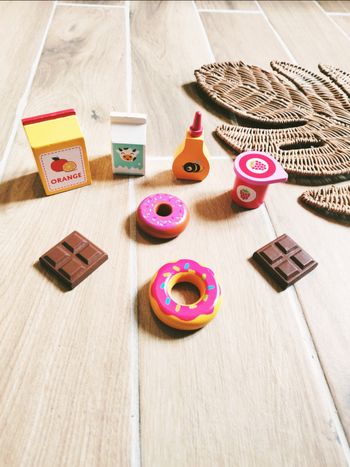 🥮 Dinette goûter aliments sucrés divers en bois