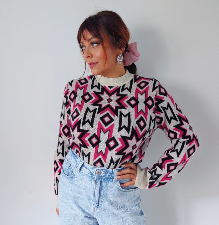 Pull d'hiver en laine motif rétro rose moderne et tendance Marque Monoprix Taille 38 M 
Très bon état