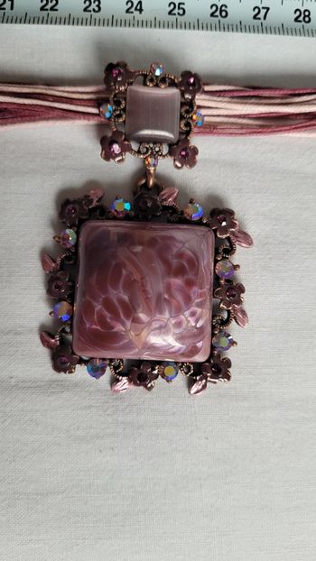 Collier médaillon neuf