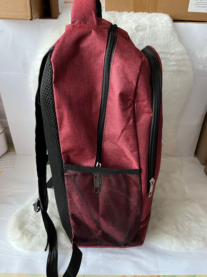 Sac à dos bordeaux Dimensions hauteur 50 cm, largeur 35 cm et épaisseur 18 cm - photo numéro 4