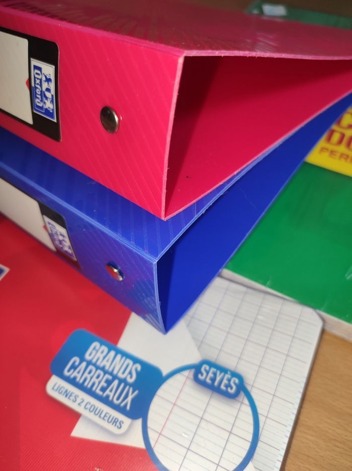 Lot Classeur, feuilles et pochette perforées neuf - photo numéro 6