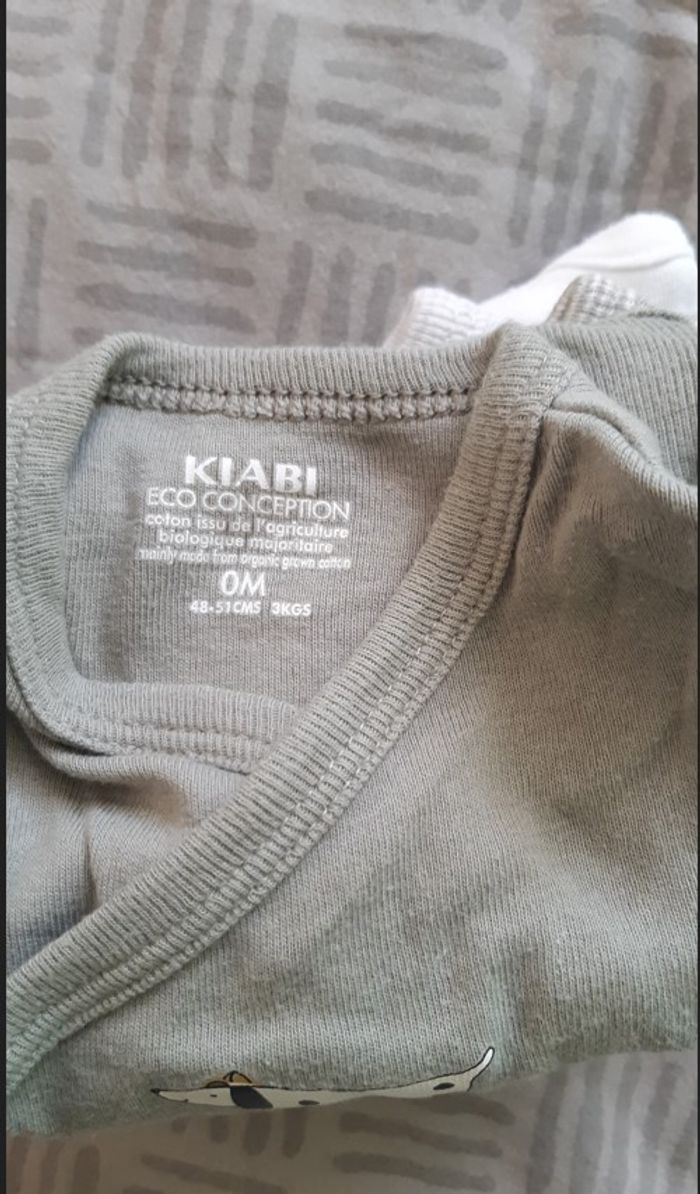 4 bodies 0 mois - photo numéro 2