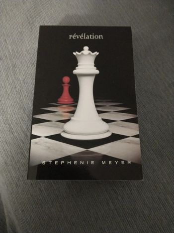 Livre de Stéphenie meyer revelation saga Twilight tome 4