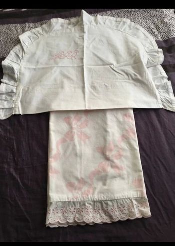 Parure pour berceau de bébé ancienne