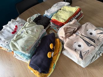 Gros lot enfants 3 mois, environ 34 pièces 