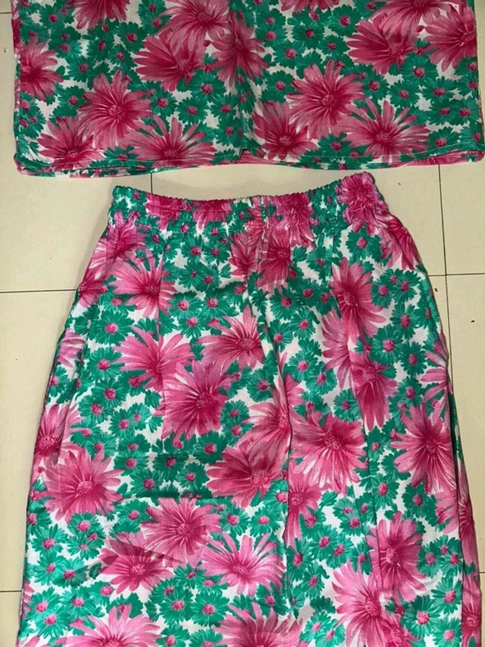 Ensemble femme été fleuris T38/40 et T42/44 neuf - photo numéro 5
