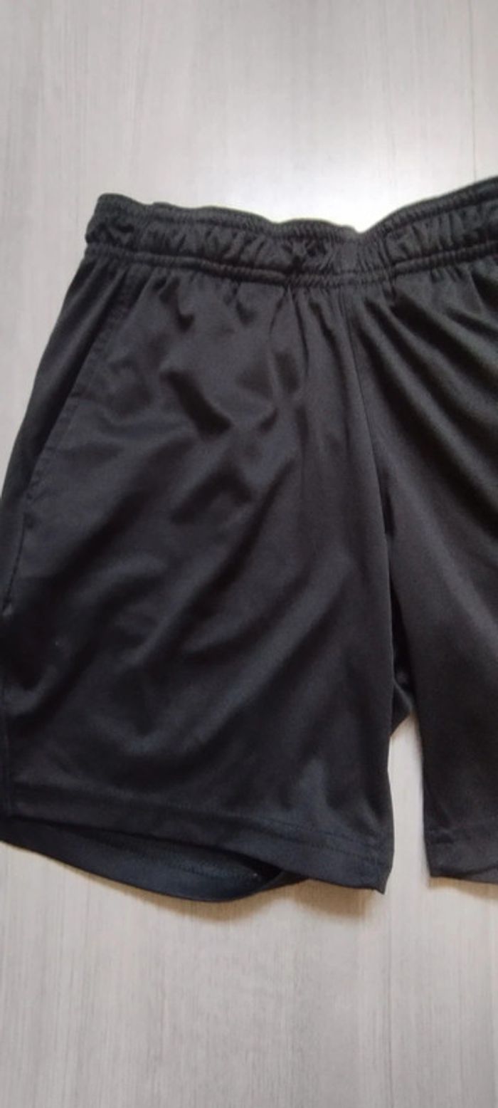 Short 8 A - photo numéro 3