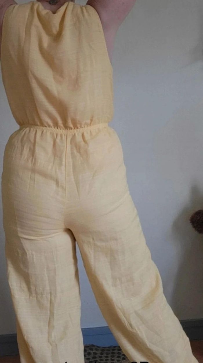 magnifique combipantalon
jaune sage taille M Neuve avec
étiquette - photo numéro 3