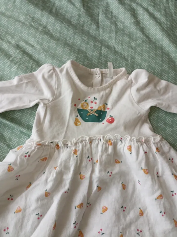 Robe blanche 1 mois - photo numéro 5