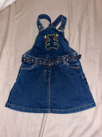 Très belle robe salopette en jean pour petite fille