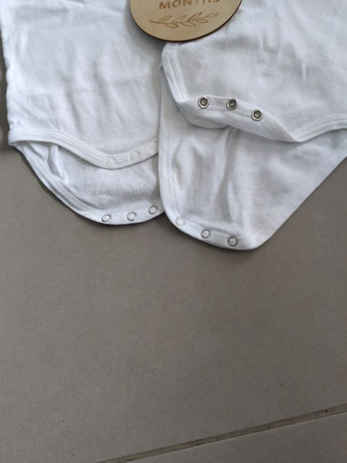 Lot 2 bodies 3 mois - photo numéro 5