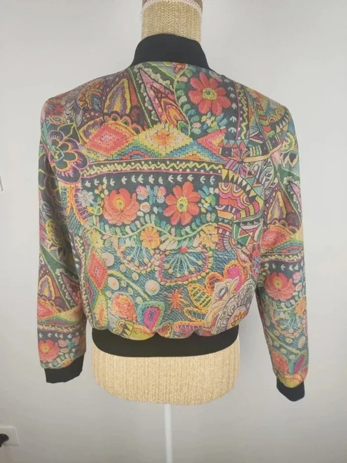 Bomber / veste manches longues suédine motifs fleuris multicolores taille S Madison - photo numéro 2