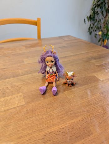 Poupée Enchantimals Danessa Biche et son petit animal
