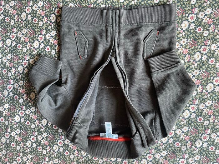 Lot de 4 pulls + 1 veste (6 mois) - photo numéro 6