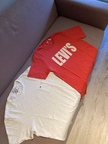 Lot de 2 tee shirt taille S en bon état