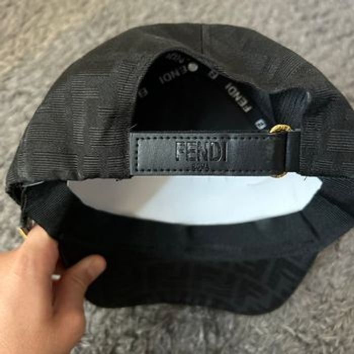 casquette fendi noir - photo numéro 3