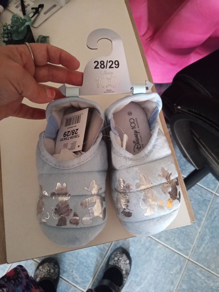 Chaussons neuf Disney 100 Ans