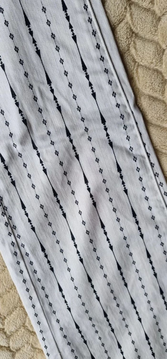 Jeans court The Kooples sport blanc a motifs noir taille 28 ou 36 - photo numéro 5