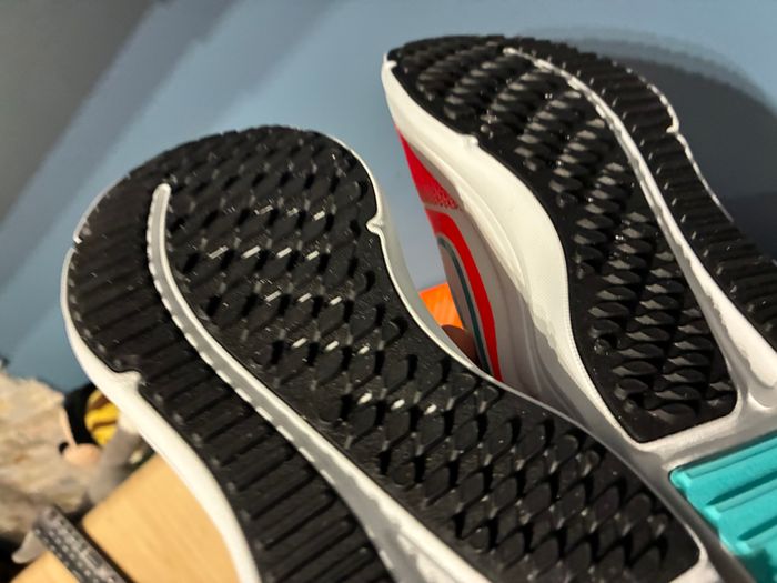 Nike cosmic runner, pointure 34 - photo numéro 5